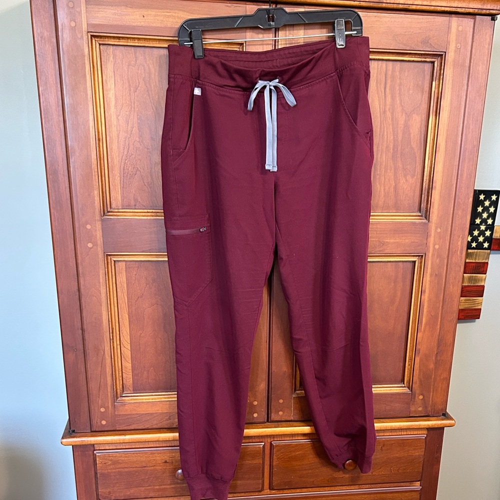 Figs Zamora High Waisted Jogger Scrub Pants 
Size Woman Large